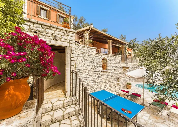 Villa Adonis By *